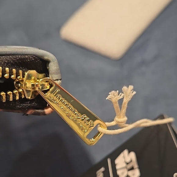 Loungefly Star Wars Wallet - Darth Vader - Picture 7 of 7